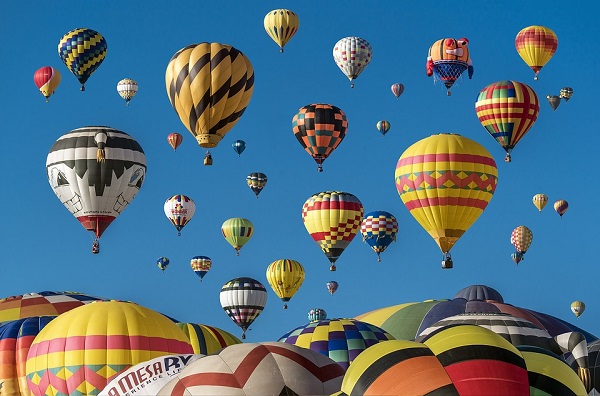 So much to see. So much to do. And only 3 days to make it happen. The 2018 Havasu Balloon Festival surfs the skies above January 19th-21st. Daily mass ascensions. Night glow each night. Tons to do in between. A must see event!