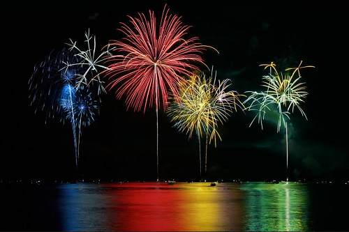 If you're in the Havasu area this Independence Day holiday, you're in for a treat. Rockin' the Dock hits Havasu Landing on June 30th, with Lake Havasu fireworks high above on the 4th.