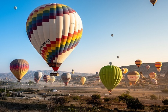 Who needs to travel to New Mexico when you can watch hot air balloons fly overhead from your own backyard at the Lake Havasu Balloon Festival 2020 on January 9th thru 12th.