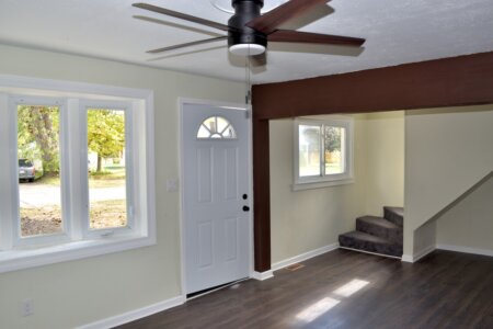 Reality Real Estate Professionals Monroe Mi Living Room 2