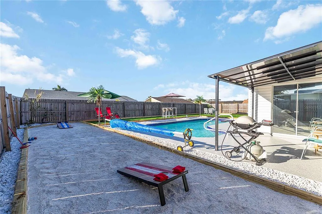 Reality Real Estate Professionals Monroe Mi Yard 3