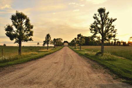 Country Home on Dirt Road, Patti Loveless Real Estate Agent