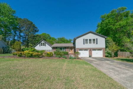 Patti Loveless Real Estate Agent holds Open House in Marietta GA